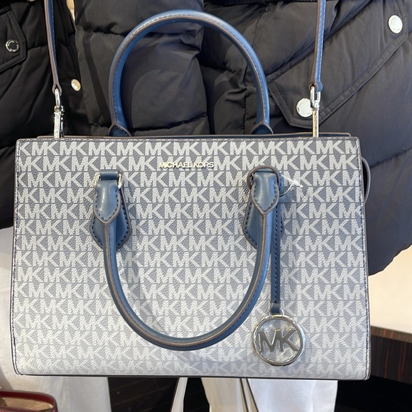 Michael Kors Sheila Medium Signature CZ Logo Satchel Crossbody Center Zip
Navy - Picture 14 of 16